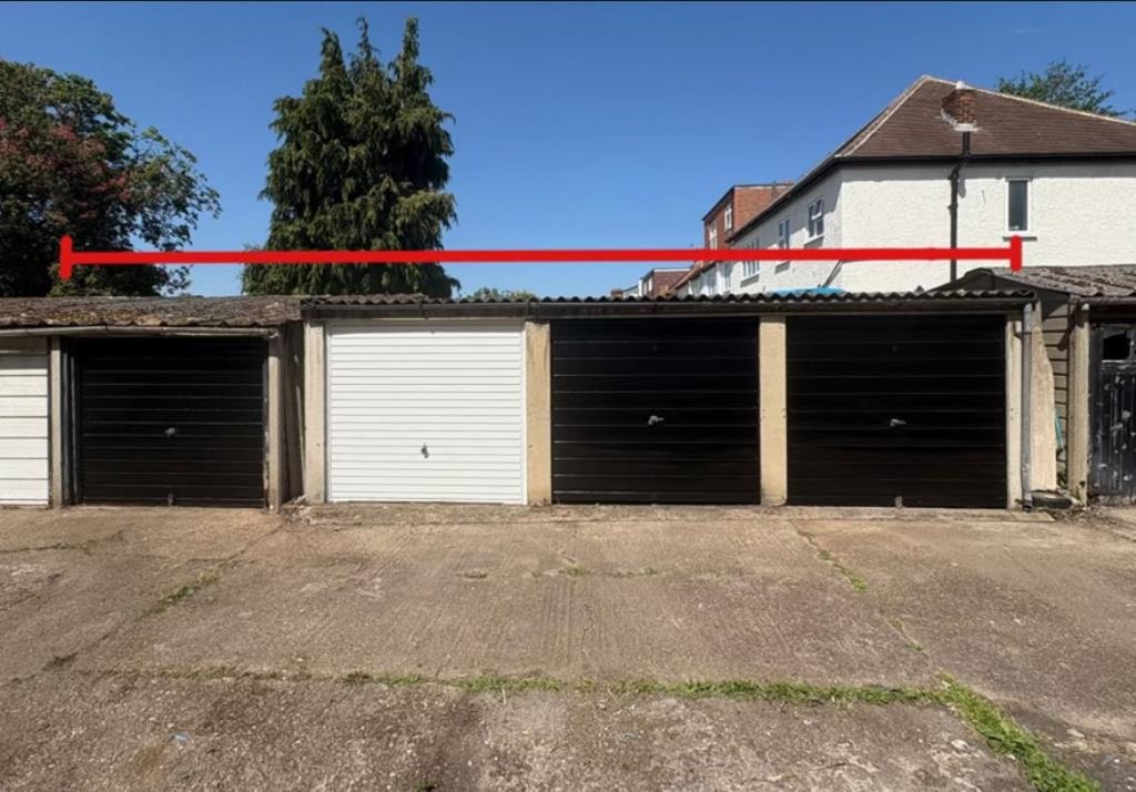 Lot: 17 - FOUR FREEHOLD GARAGES IN A COMPOUND - Four garages in a block showing width